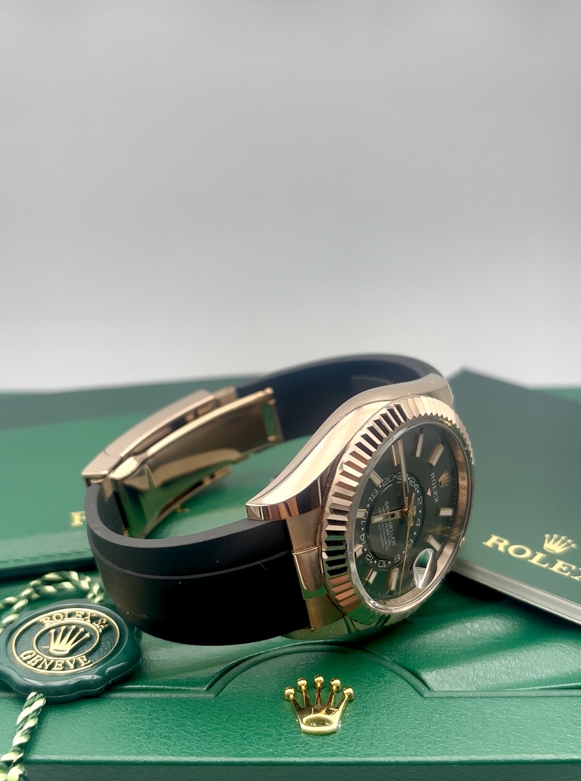 Rolex skydweller or rose